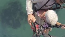 Una turista danesa salva su vida tras caer al mar en un accidente de parapente en Turquía