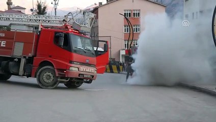 Şemdinli'de seyir halindeki araç alev aldı - HAKKARİ