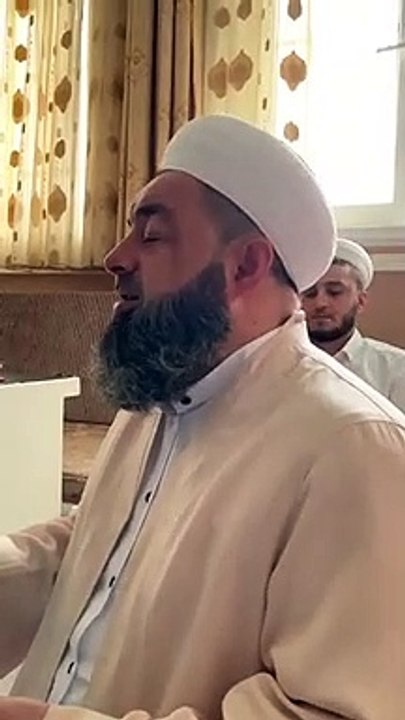 Elma okuyan cemaat