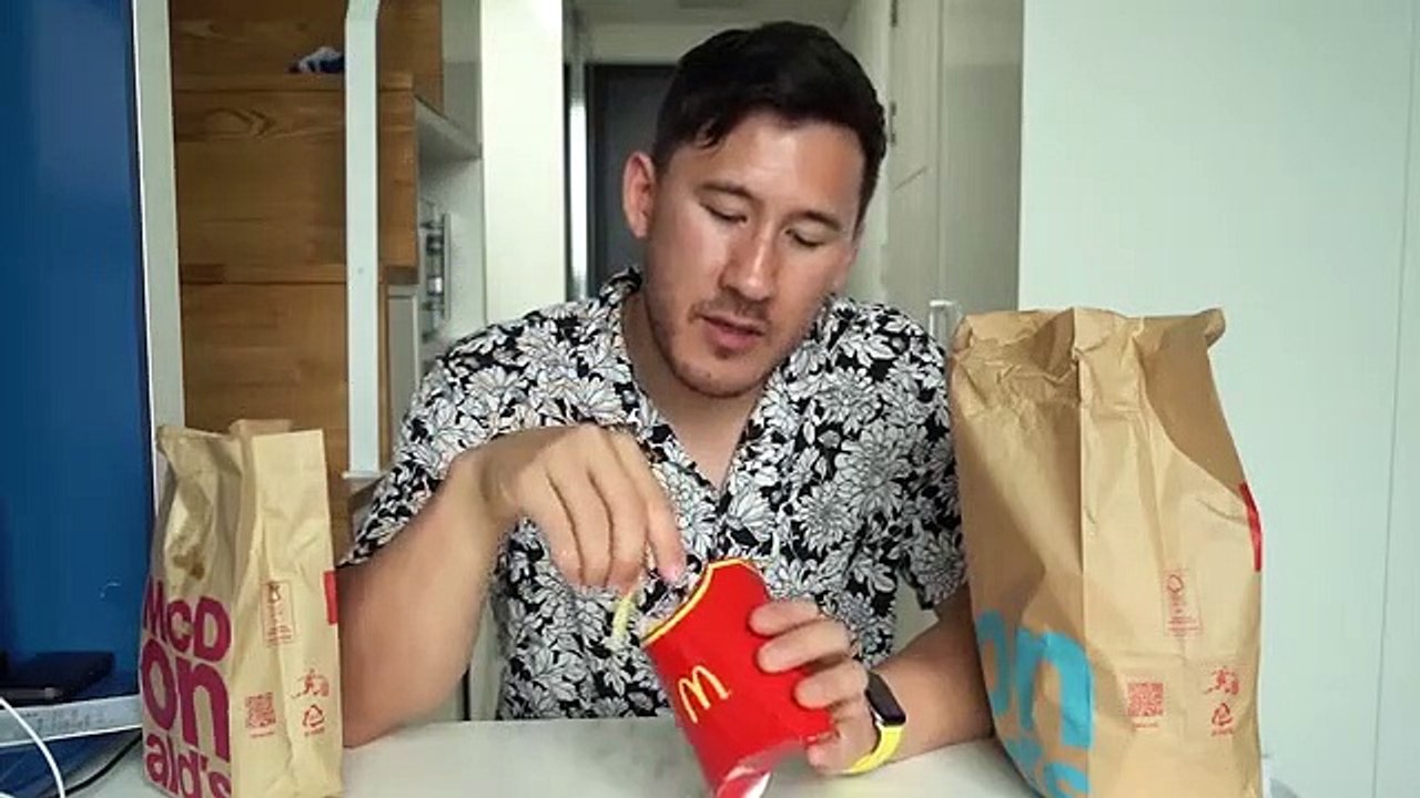 KOREAN McDonalds vs AMERICAN McDonalds (mukbang?)