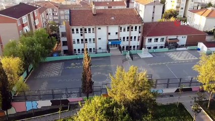 Hasarlı okulların öğrencileri, yeni okullarında ders başı yaptı