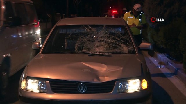 Yolun karşısına geçmeye çalışan yayaya otomobil çarptı