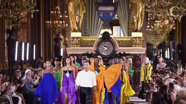 VIDEO. Olivier Rousteing, au bord des larmes, se confie avec émotion sur sa mère biologique