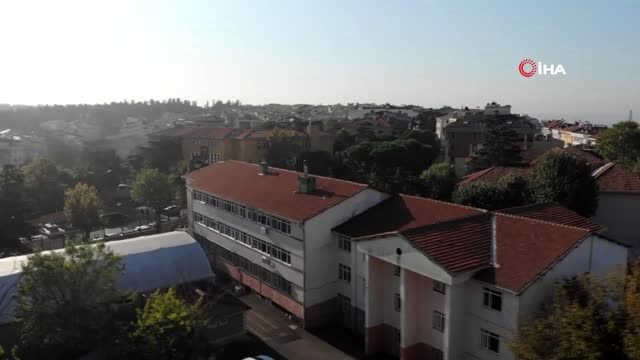 40 yıllık bina hasar gördü, 172 yıllık tarihi okul sapasağlam...Üsküdar'da depremde hasar gören...