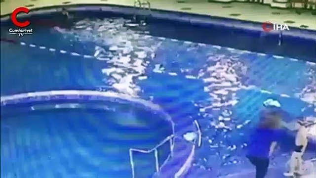 Küçük çocuk yüzme dersinde boğuldu