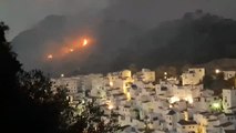 El incendio de Casares sigue descontrolado y con decenas de vecinos desalojados