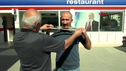 Amasya baba ve oğlu ilçede bıyıklarıyla tanınıyor