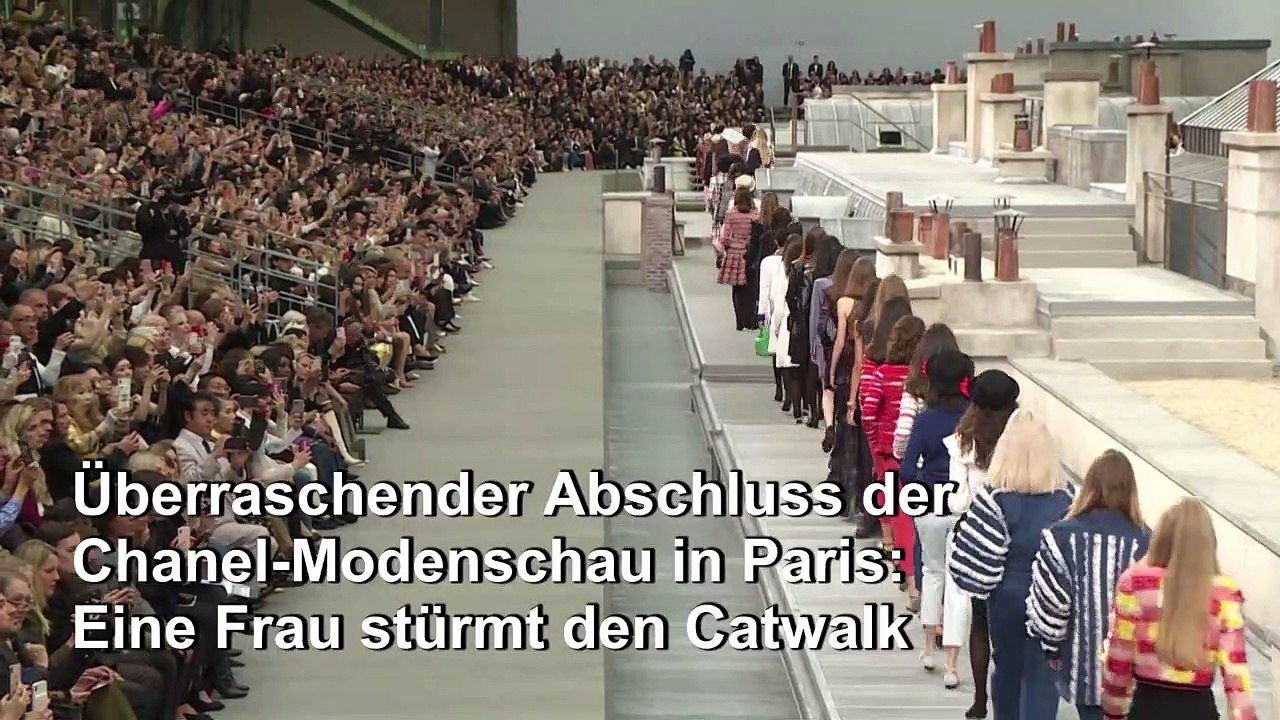 Komikerin sprengt Chanel-Show in Paris