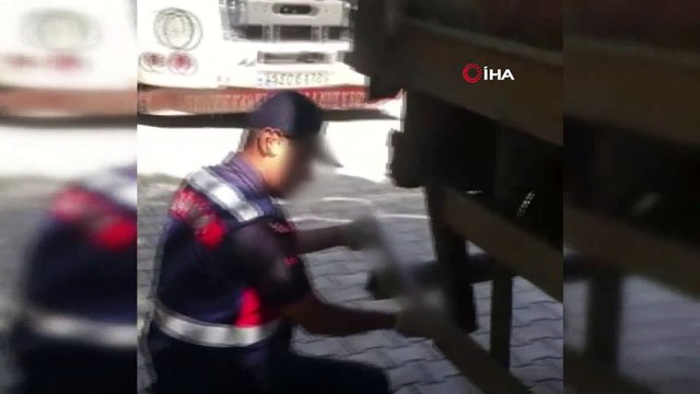 Elazığ'da 3 tırda zulalanmış şekilde 400 paket kaçak sigara ele geçirildi