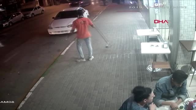 Bursa evine sipariş getirmeyen dönerci dükkanını bastı