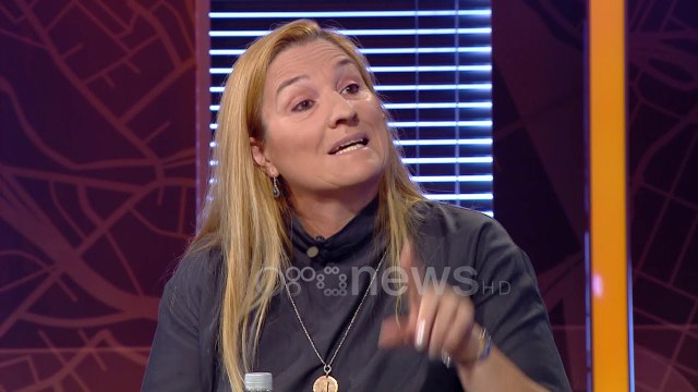 Apeli i shkrimtares Flutura Açka: Mos ikni! Nuk mund t’ia lëmë Shqipërinë horrave