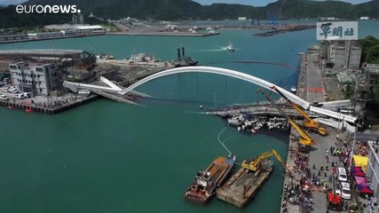 انهيار جسر في تايوان