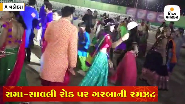 વડોદરામાં ખેલૈયાઓ હેલ્મેટ પહેરીને ગરબે ઘૂમ્યા, લોકોને ટ્રાફિક સેફ્ટીનો સંદેશ આપ્યો