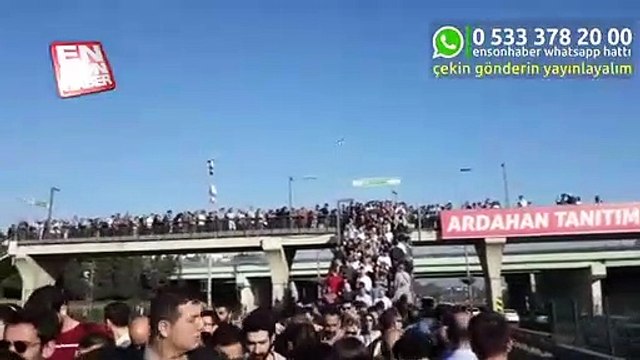 Altunizade metrobüs durağında yoğunluk sürüyor