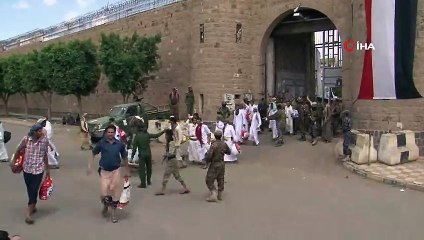 - Husilerin serbest bıraktığı 290 esirin yakınlarına kavuşma anı