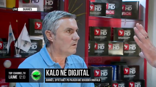 Kalo në Digjital/ Në Durrës qytetarët po pajisen me dekoder Digitalb - Top Channel