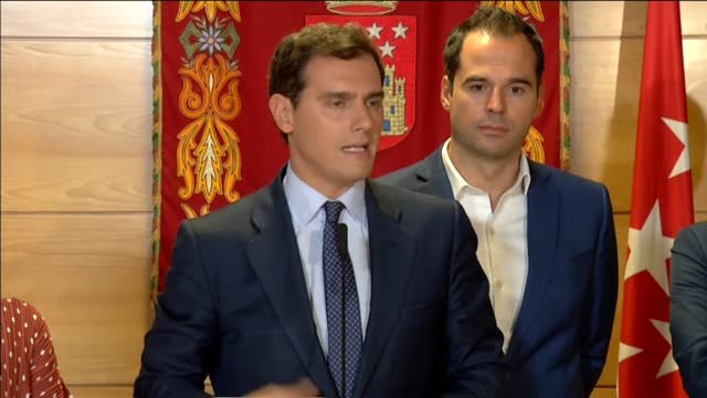 Rivera pide una reunión de Estado a Pedro Sánchez para que rectifique y apoyen la moción de censura en Cataluña