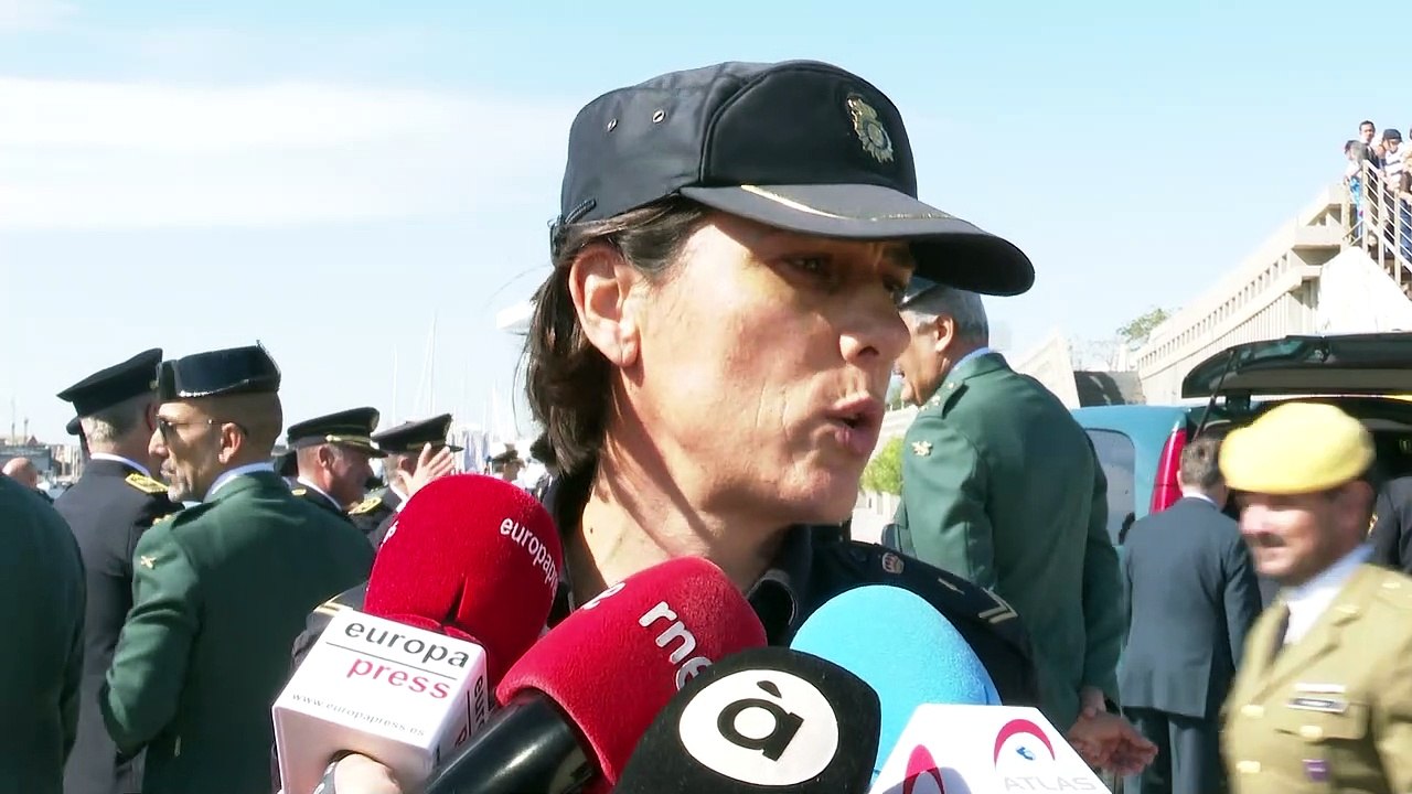 La Guardia Civil inspecciona el piso de la detenida en Castro Urdiales