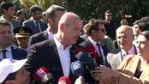 İçişleri Bakanı Süleyman Soylu trafikte yaya önceliğine dikkat çekmek amacıyla Orhan Fersoy İlkokulu ve Akay Kavşağı'nda 'yaya geçidi nöbetleri'ne katıldı