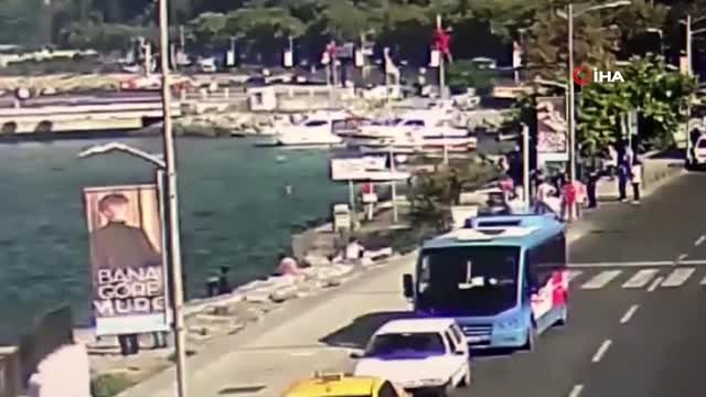 Kahraman polis, denize atlayıp intihara teşebbüs eden genci böyle kurtardı