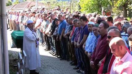 Ağaca asılı halde bulunan genç memleketi Zonguldak’ta toprağa verildi