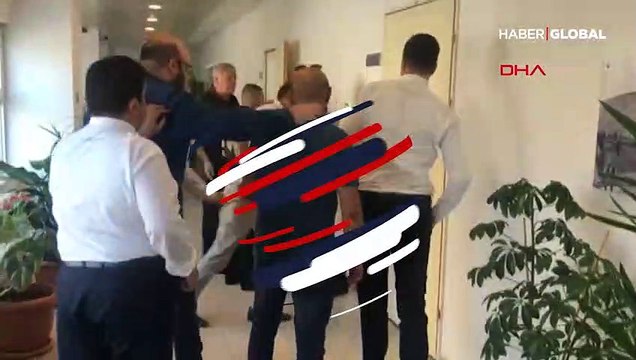 Gemlik Belediye Başkan Yardımcısı, makamında rehin alındı