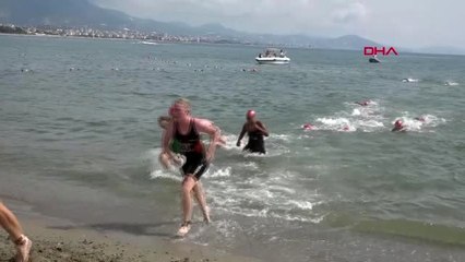 Spor alanya triatlonu'nda ilk gün yarışları koşuldu
