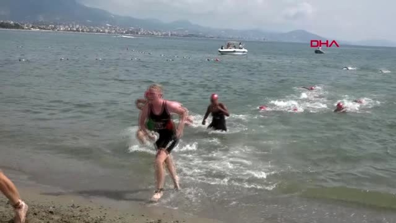 Spor alanya triatlonu'nda ilk gün yarışları koşuldu