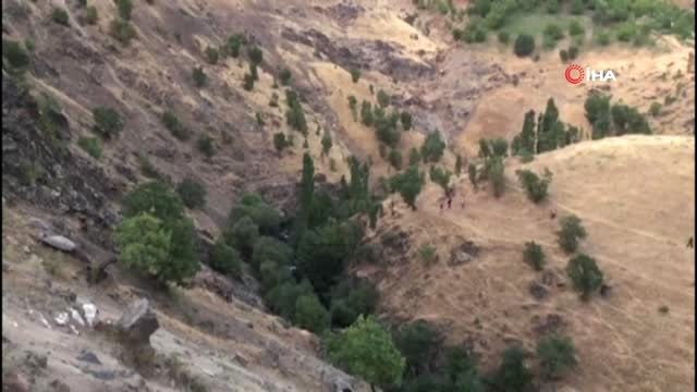 Otomobil uçuruma yuvarlandı: 2 yaralı