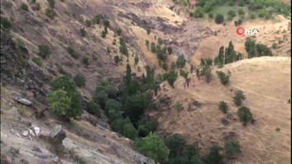 Otomobil uçuruma yuvarlandı: 2 yaralı