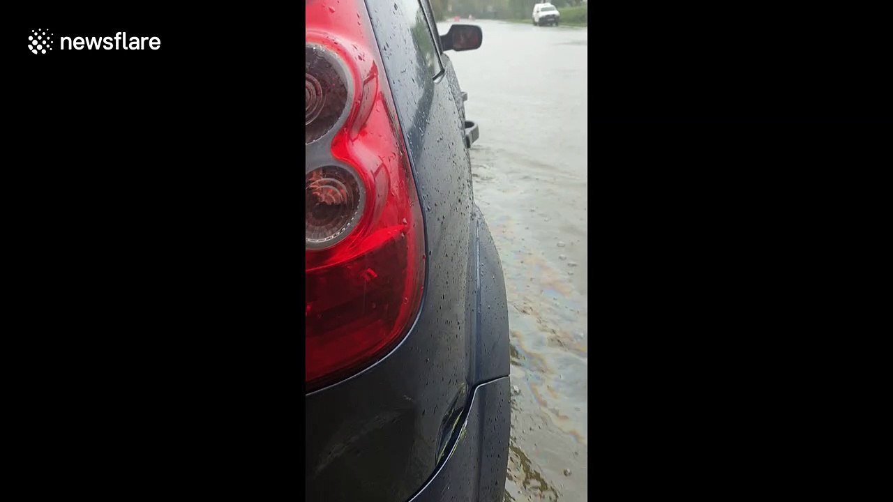 Heroic UK man rescues stranded women by pushing flooded car with one hand while recording