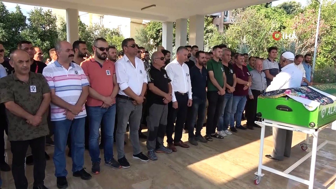 Kaza sonrası bir yıldır tedavi gördüğü hastanede hayatını kaybetti... Diş hekimi Urhan gözyaşları eşliğinde toprağa verildi