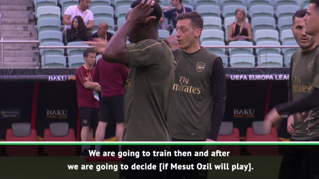 Emery refuses to rule out Ozil loan move