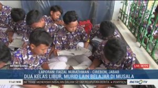 Dua Kelas di SMPN 2 Plumbon Ambruk, Siswa Belajar di Musala