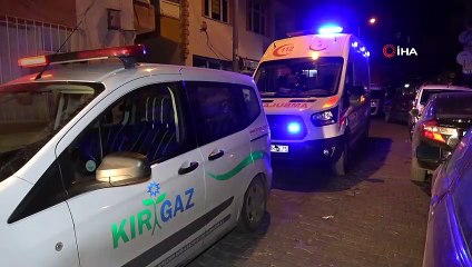 Evi yanan yaşlı çifti komşuları kurtardı