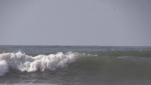 Las olas siguen arrojando cadáveres de emigrantes en uno de peores naufragios