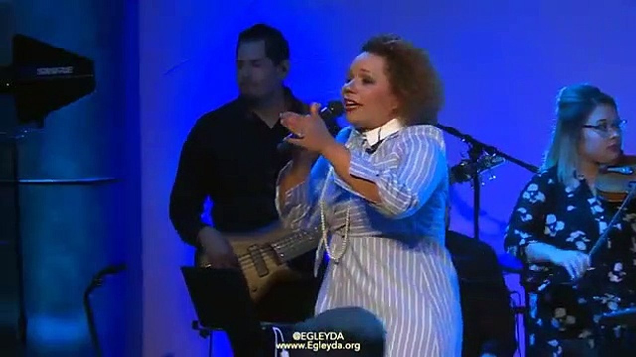 Los que lloraron por ti, tendrán que verte de pie - Egleyda
