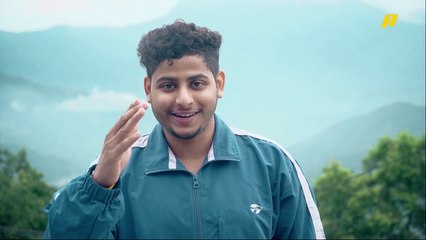 حسين الفقيه يمارس رياضة المشي الجبلي "الهايكنج" في نيبال عبر برنامج عيش الدور