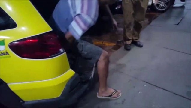 Homem acusado de agredir o irmão com 'cabo de rodo' e facão é levado a Delegacia