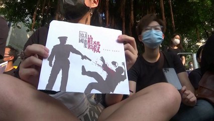 홍콩, 고교생 피격에 항의 시위..."피의 빚 갚을 것" / YTN