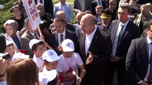 İçişleri Bakanı Süleyman Soylu trafikte yaya önceliğine dikkat çekmek amacıyla Orhan Fersoy...