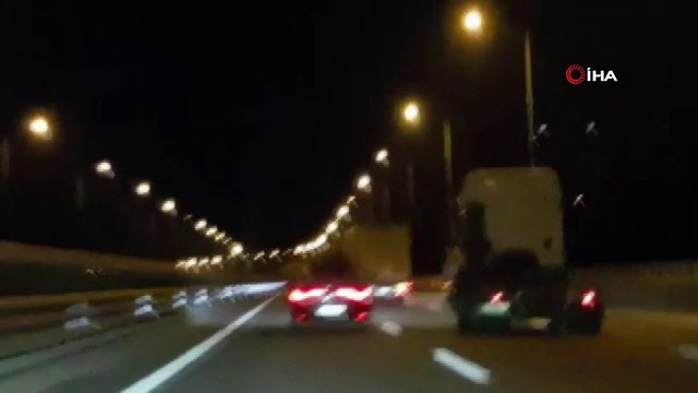 Otoyolda kazaya davetiye çıkartacak görüntüler