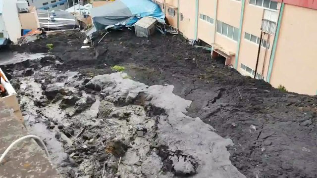 부산 산사태, 일가족 등 4명 매몰 ...긴급 구조작업 / YTN