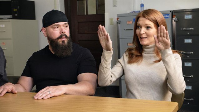 Ghost Hunters: Ghost Turns Lights & Power Off in Haunted School