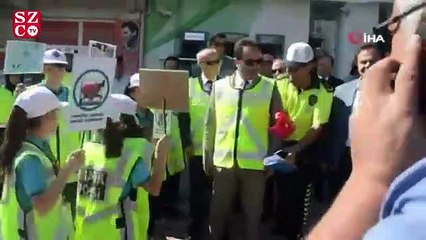 Bilecik Valisine "Yaya Geçidi Nöbeti” etkinliğinde az kalsın araba çarpıyordu