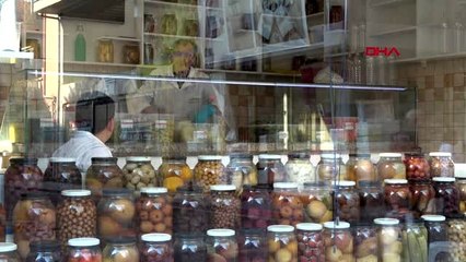 Kocaeli çilekten kozalağa kadar turşu yapıyor