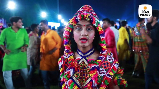 એક હાથે એવી ગરબે રમે કે કે લોકો જોતાં રહી જાય