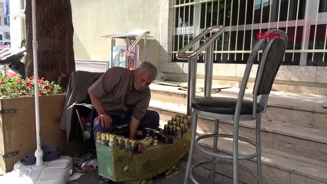 Edirne'nin 'boyacı ferdi'si 50 yıldır ayakkabı boyuyor
