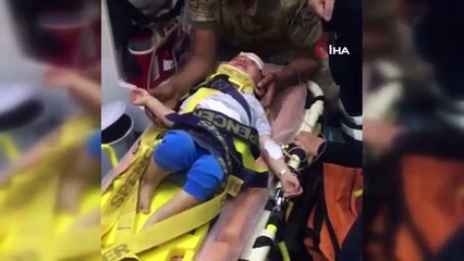 Pencereden düşen çocuk helikopterle hastaneye ulaştırıldı