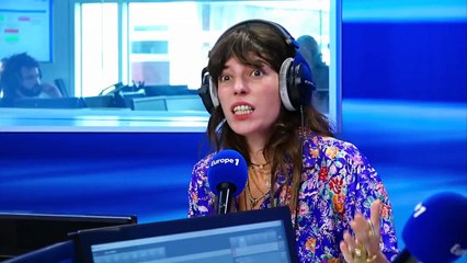 Quand Christophe Hondelatte passe saluer Lou Doillon dans les studios d'Europe 1